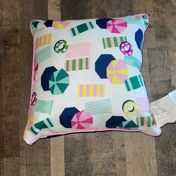 New With Tags (NWT) Ashland 16" Beach Umbrella & Towel Outdoor Pillow - Picture 3 of 3